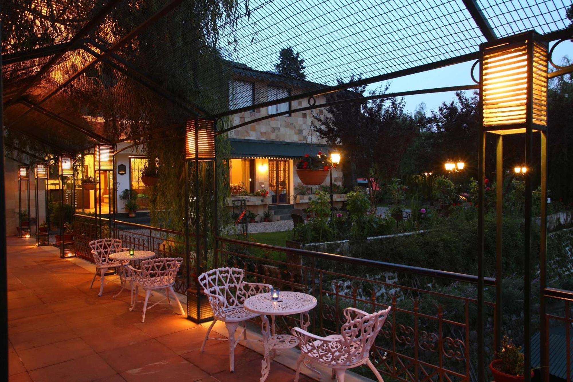 Shervani Hilltop Resort Nainital Exterior foto
